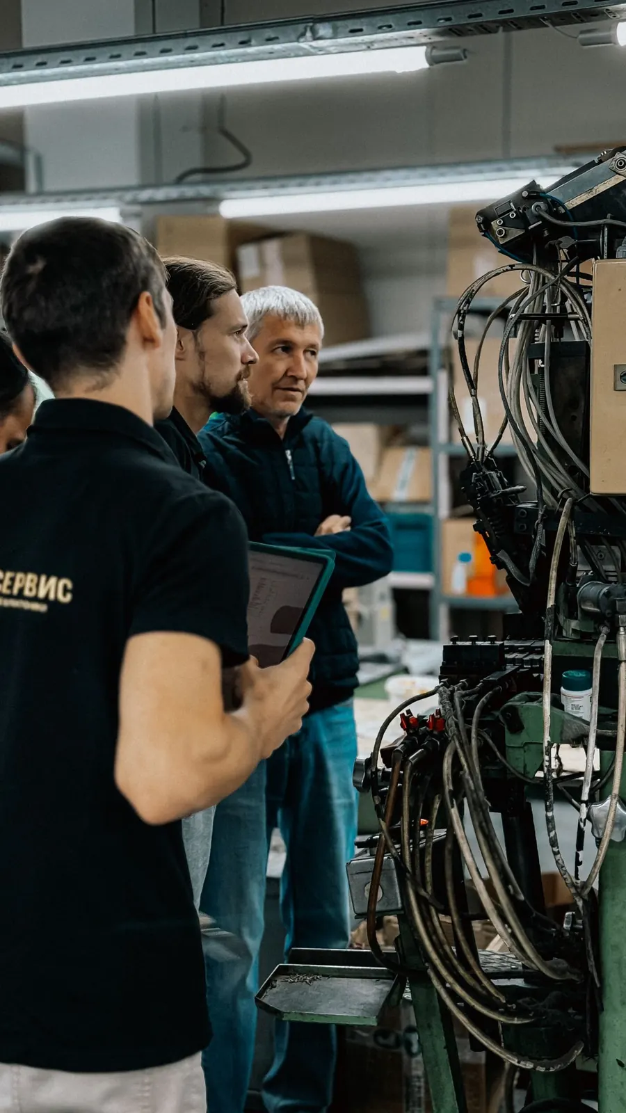 Recruiting-Dreh in einer Produktionshalle